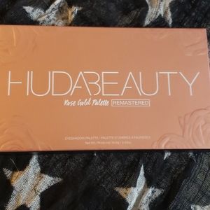 Huda Rose Gold Remastered palette